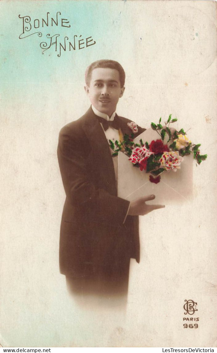 FANTAISIE - Homme - Bonne Année - Enveloppe Remplie De Fleurs - Carte Postale Ancienne - Männer