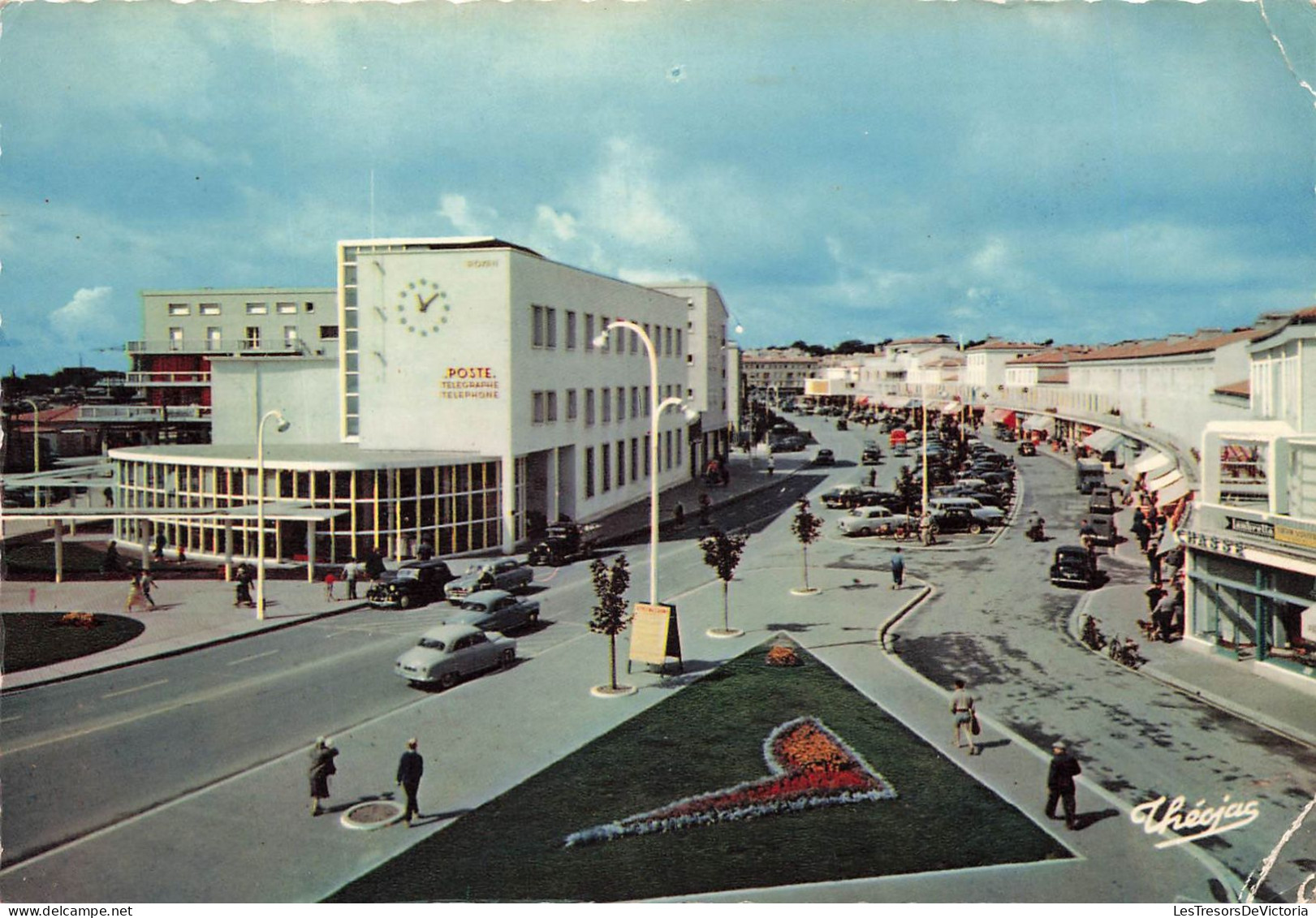 FRANCE - Royan - La Poste Et La Rue De La République - Carte Postale - Royan