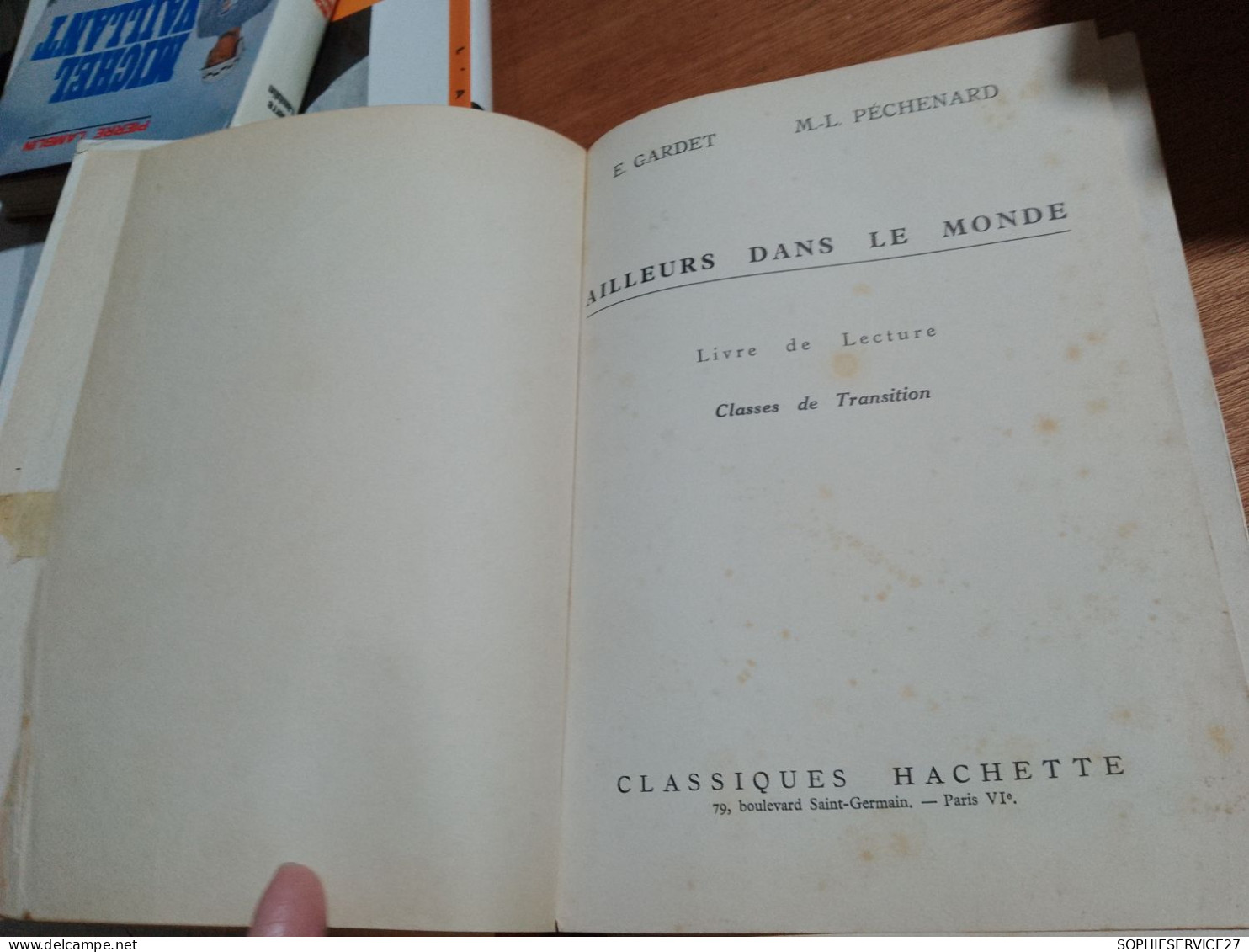 142 //  AILLEURS DANS LE MONDE / CLASSES DE TRANSITION  1968 - Non Classés