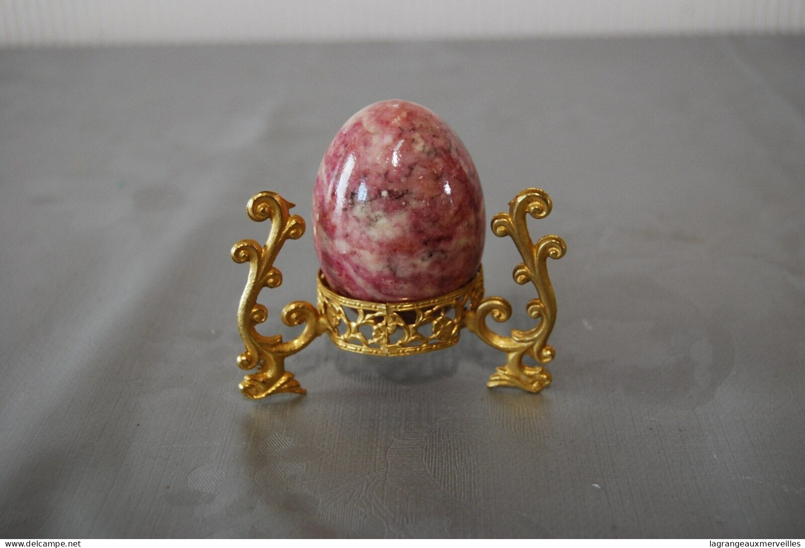 C154 Oeuf Décoratif En Marbre - Socle Doré - Objet De Vitrine - Eggs