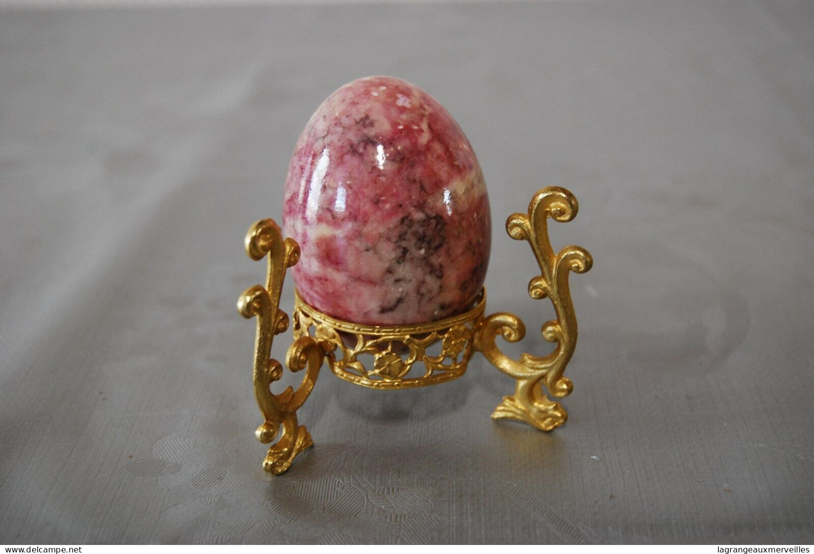 C154 Oeuf Décoratif En Marbre - Socle Doré - Objet De Vitrine - Eggs