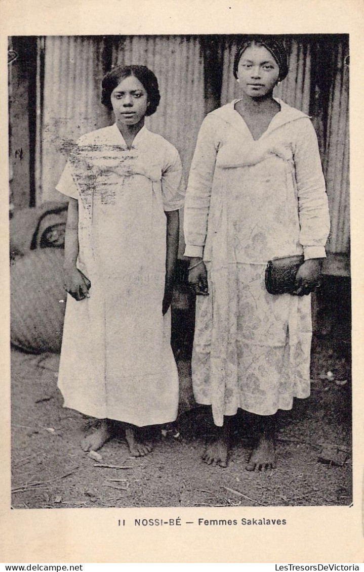 Madagascar - Nosi Be - Femmes Sakalaves -  Carte Postale Ancienne - Madagascar