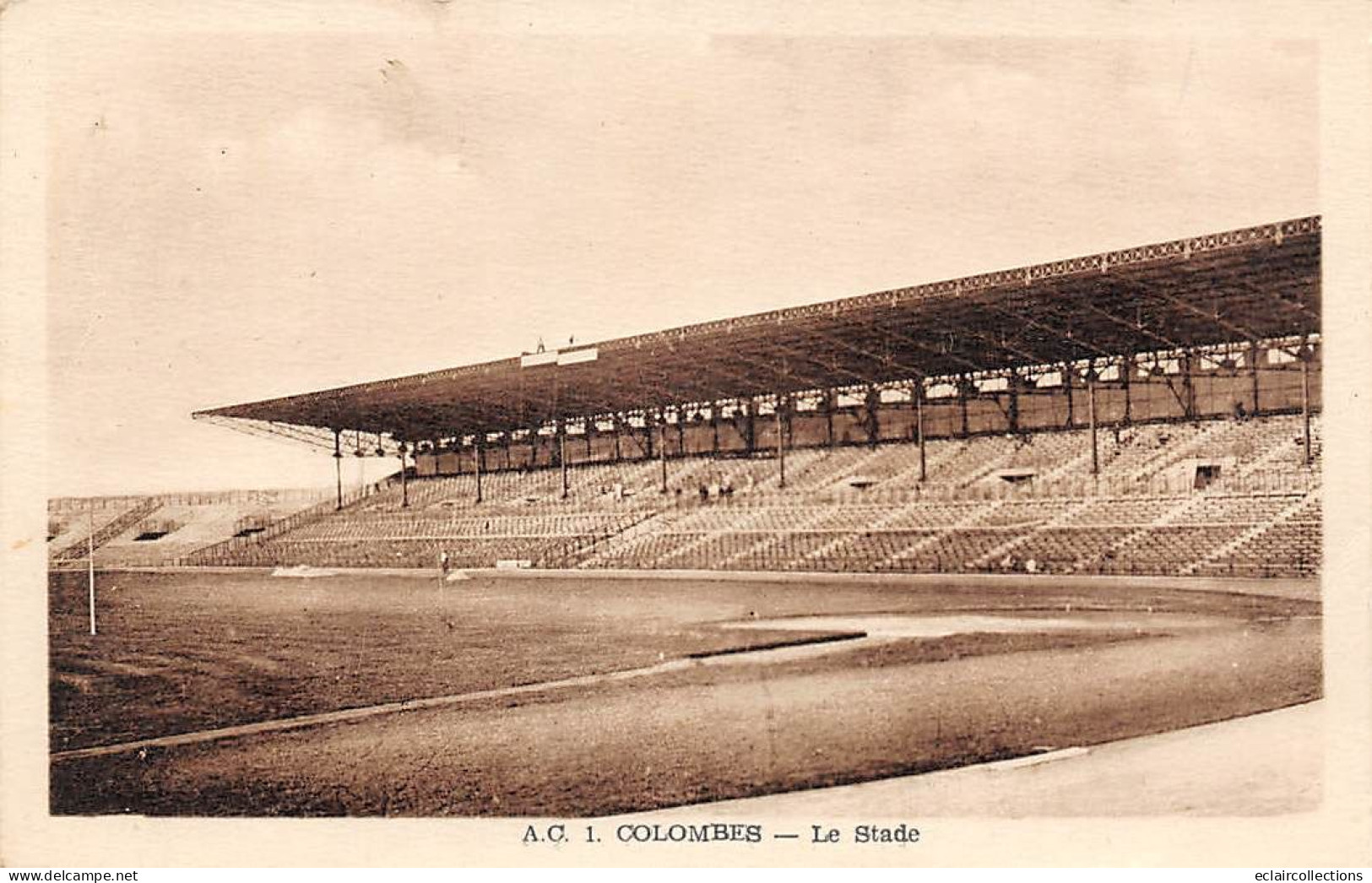 Colombes        92         Le Stade. Les Tribunes    N° AC 1    (voir Scan) - Colombes