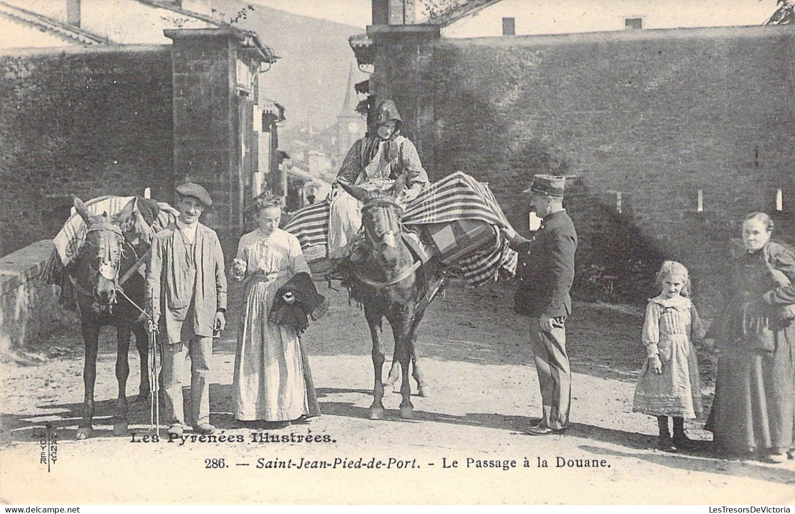 France - Saint Jean De Pied De Port - Le Passage à La Douane - Ane - Animé - Les Pyrénées Ill. -  Carte Postale Ancienne - Saint Jean Pied De Port