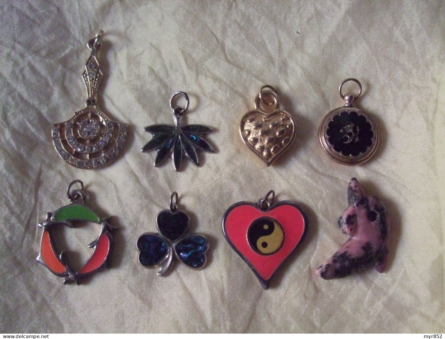 LOT DE 8 PENDENTIFS - Pendenti