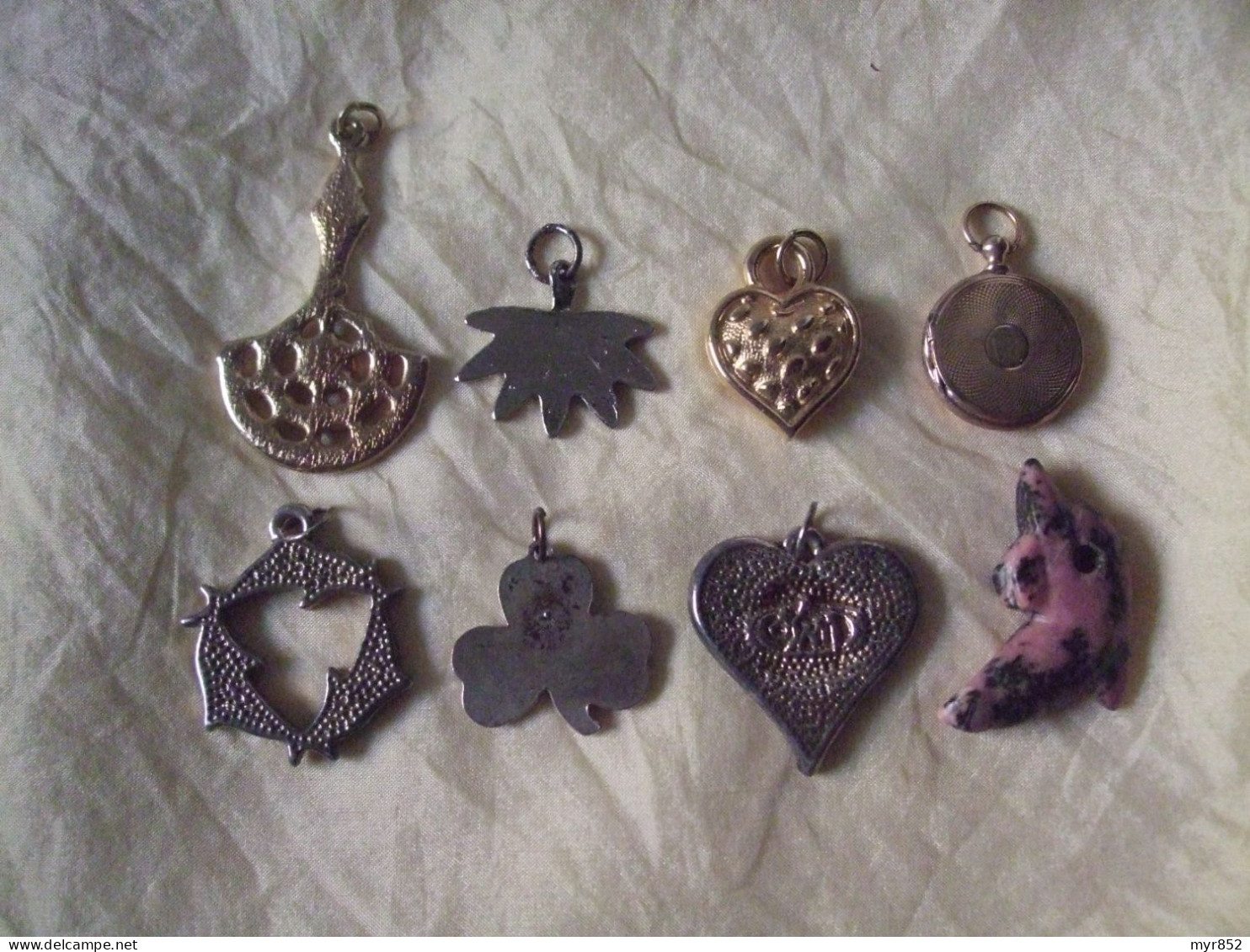 LOT DE 8 PENDENTIFS - Pendentifs