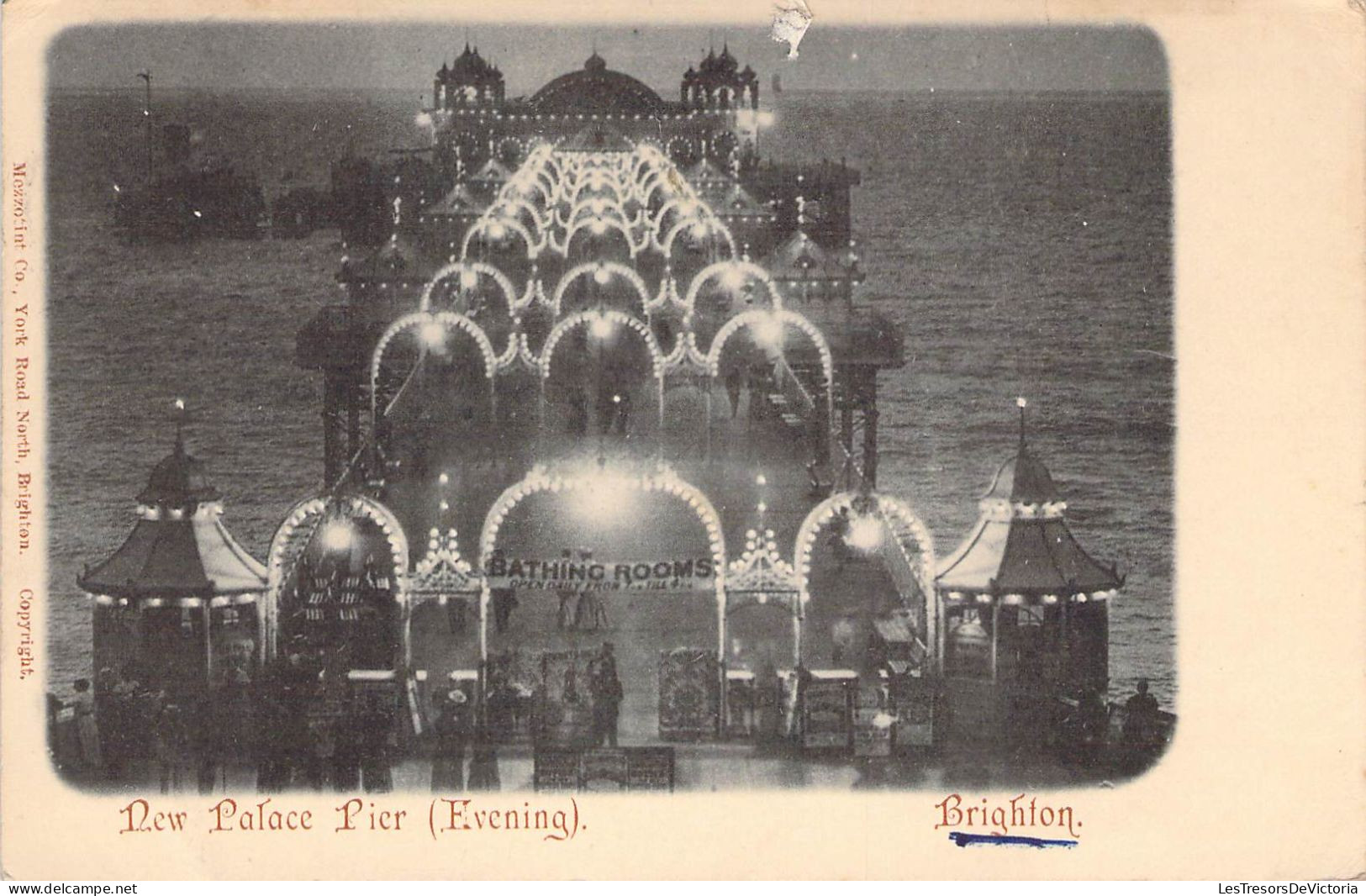 Angleterre - Brighton - New Palace Pier - Evening - Bathing Room -  Carte Postale Ancienne - Brighton