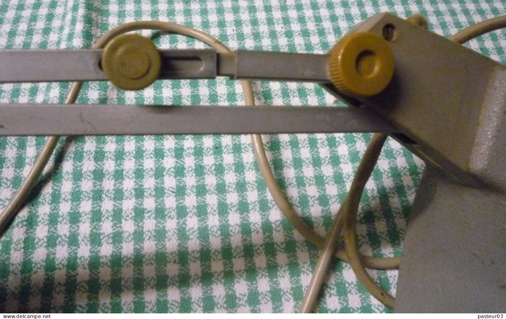 Ancienne Loupe Avec Système éclairage Marque TELO Sur Pieds Avec Réglages - Stamp Tongs, Magnifiers And Microscopes