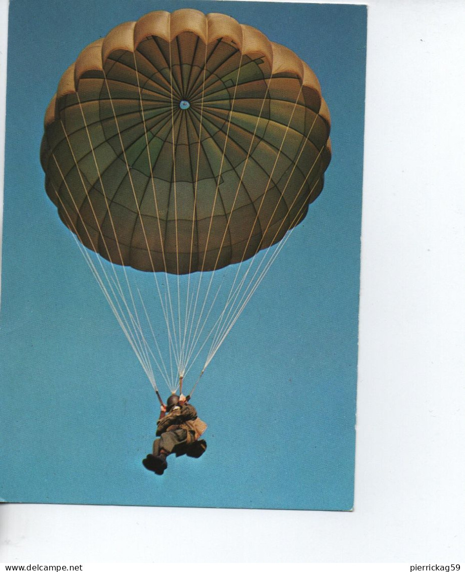 FRANCE  PARACHUTISME - Parachutting