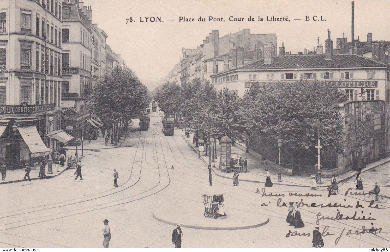 LYON  3°--  Place Du Pont, Cour De La Liberté  ( Animée )....................... - Lyon 3