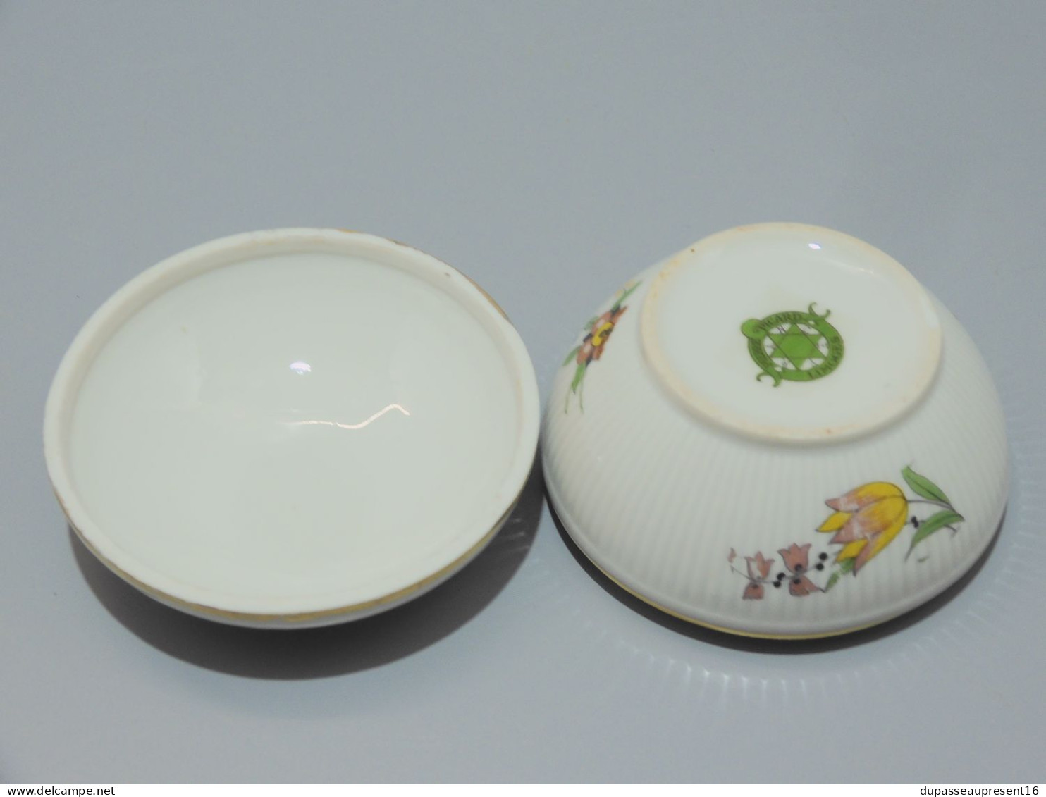 -JOLIE BOITE BONBONNIERE PORCELAINE LIMOGES PIERRE PICARD décor fleuri Vintage    E