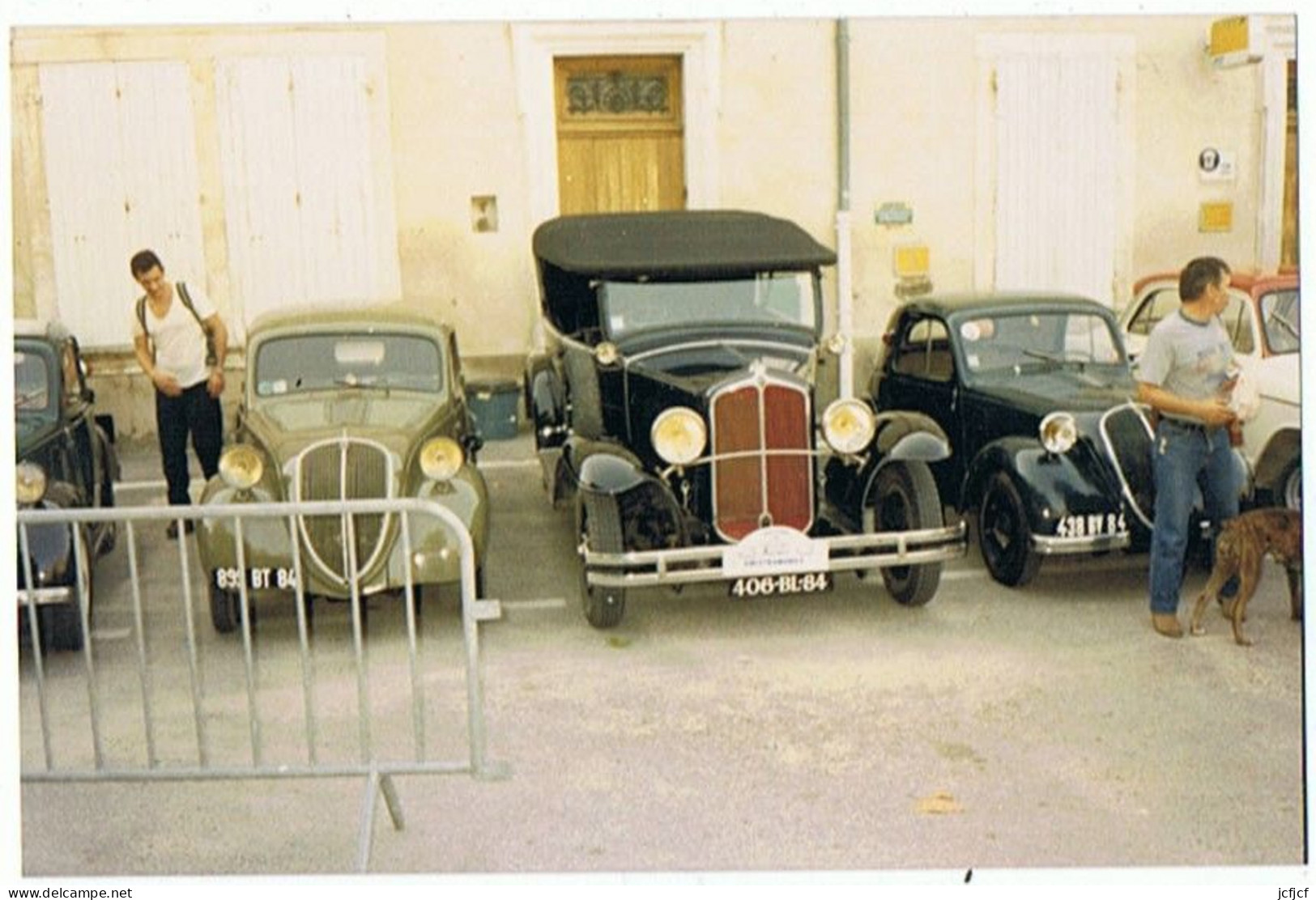 PHOTO 84..VAUCLUSE ( ROBION)..AUTOMOBILES..VOITURES  ANCIENNES..EXPOSITION..VOIR LES 2 SCANS - Robion