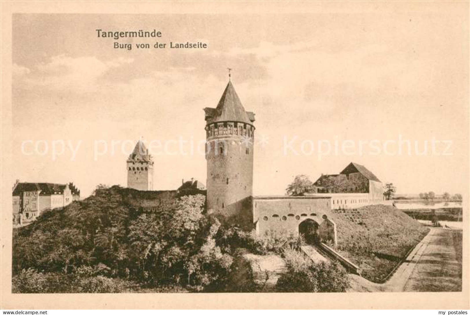 43109892 Tangermuende Burg Von Der Landseite Tangermuende - Tangermuende