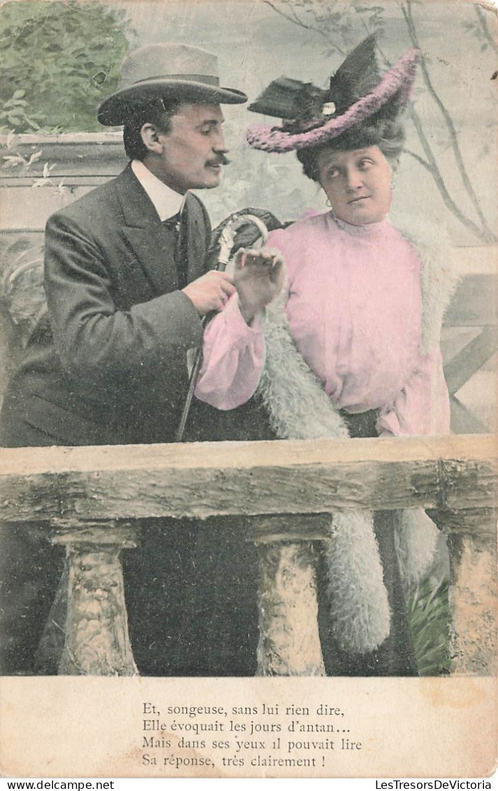 COUPLE - Et, Songeuse, Sans Rien Lui Dire - Une Femme Refusant Les Avances D'un Homme - Carte Postale Ancienne - Couples