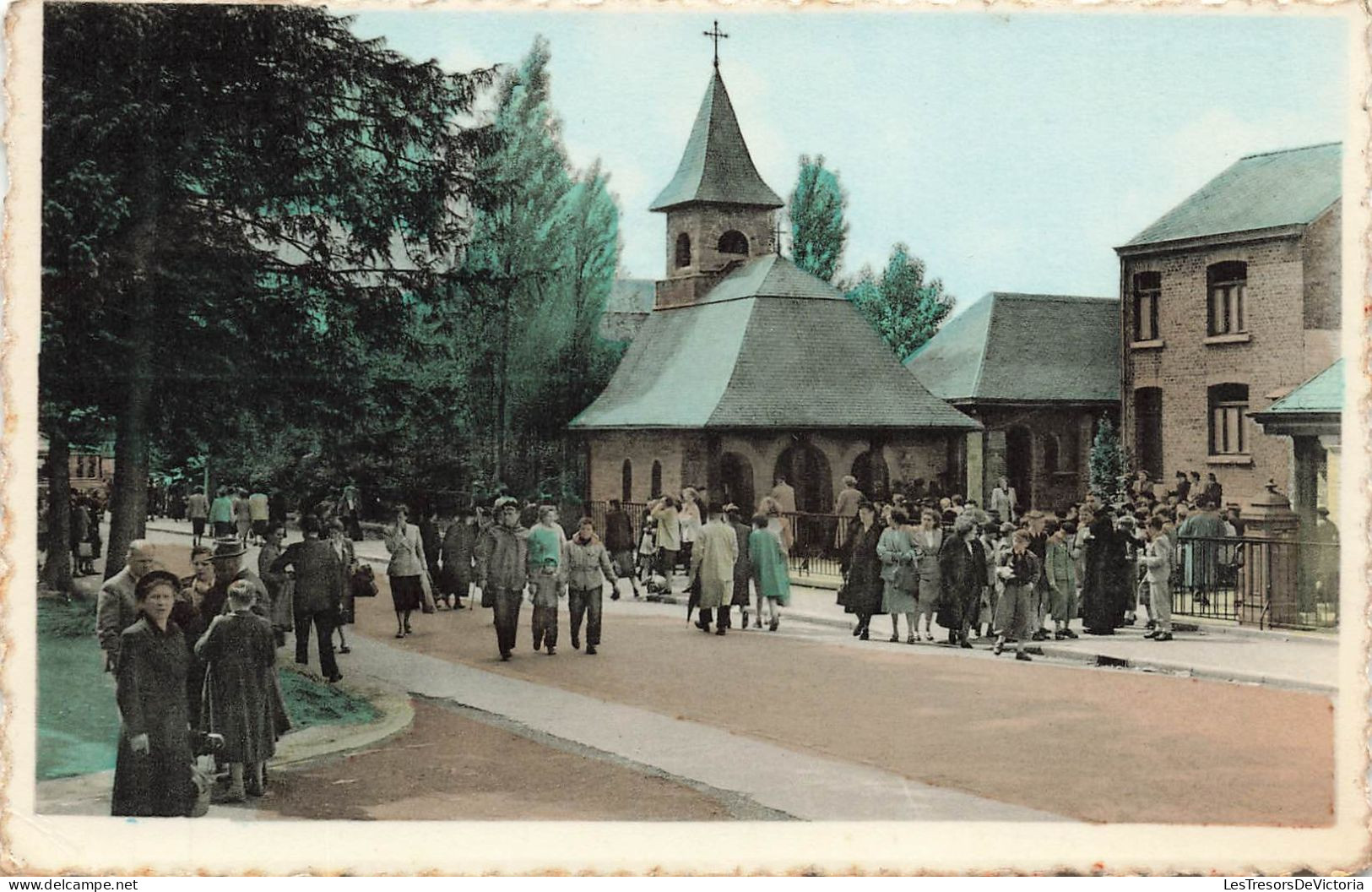BELGIQUE - Banneux - La Chapelle - Sortie De Messe - Animé - Carte Postale - Sprimont
