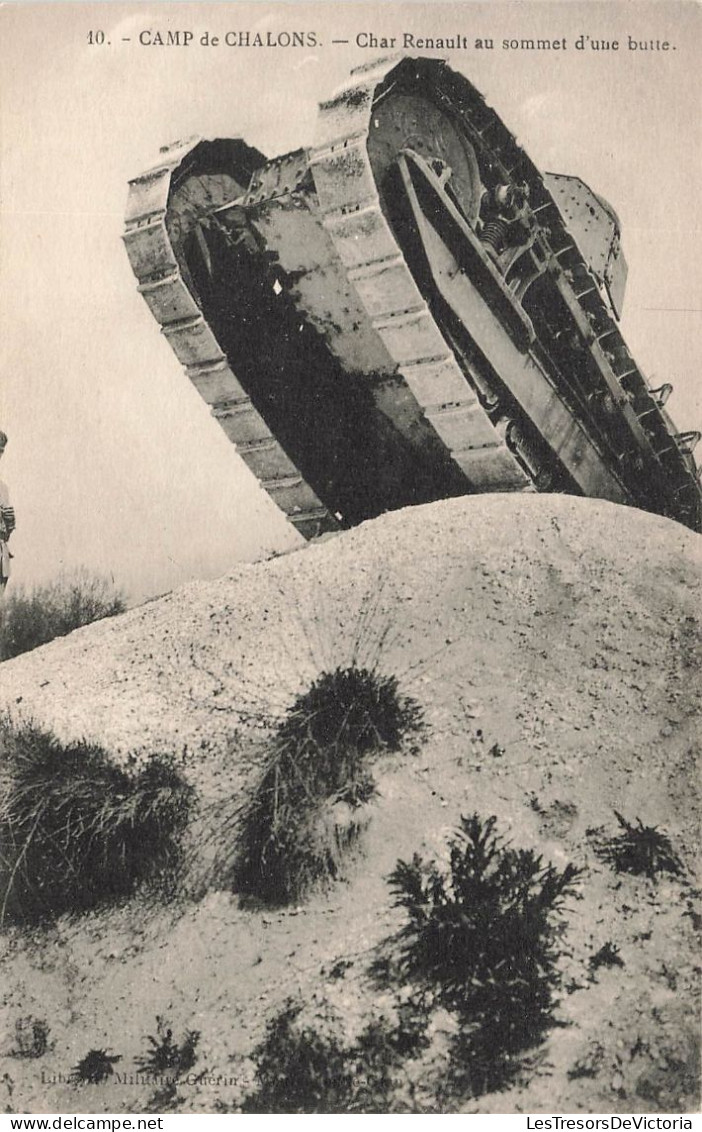 MILITARIA - Camp De Chalons - Char Renault Au Sommet D'une Butte - Carte Postale Ancienne - Ausrüstung