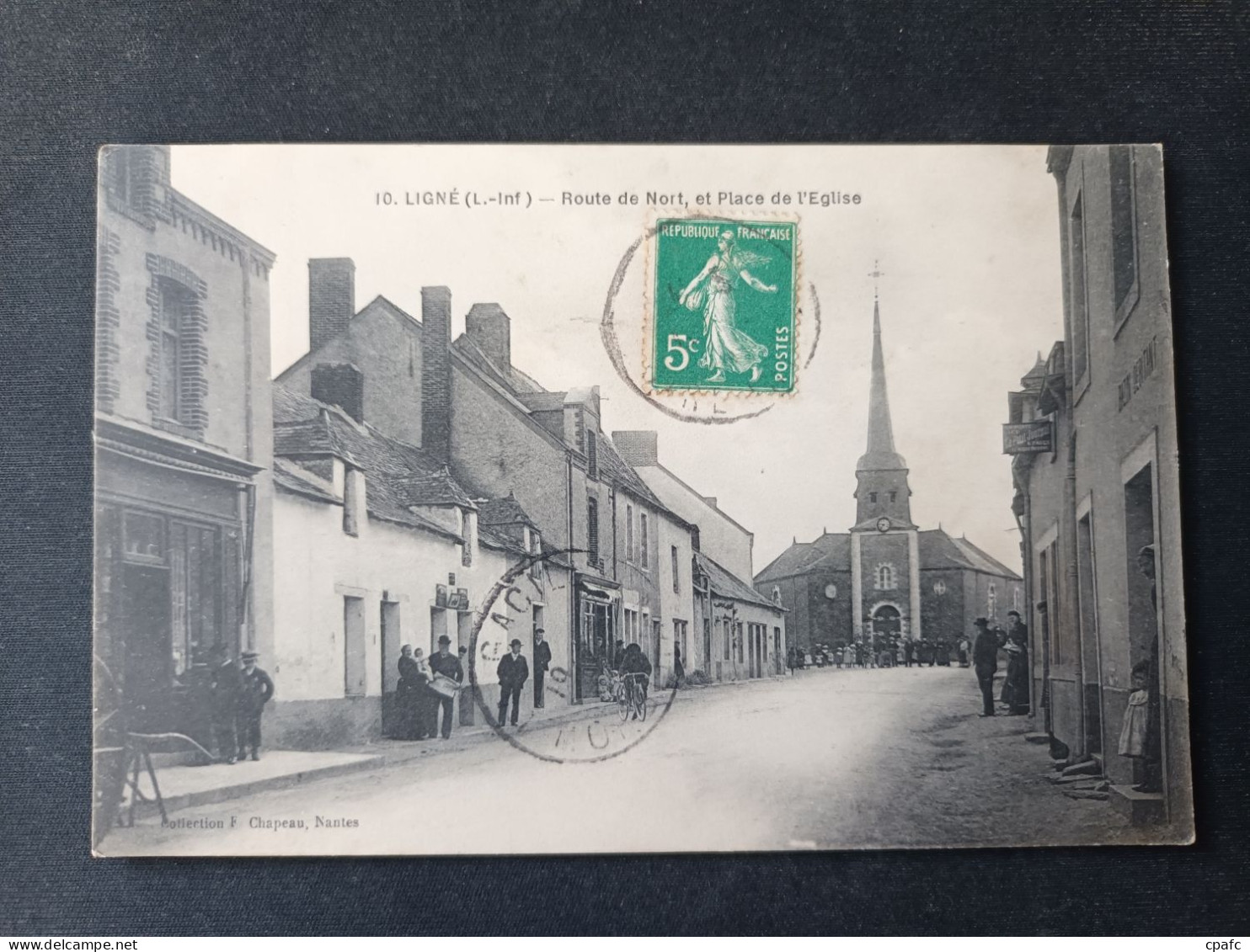 Ligné - Route De Nort, Et Place De L'Eglise / Editions Chapeau - Ligné