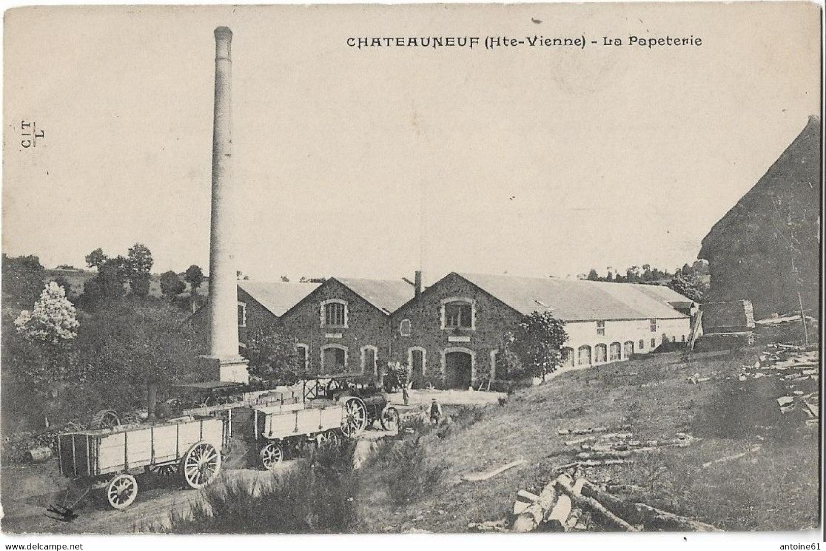 CHATEAUNEUF -- La Papeterie - ( Vue Avec La Machine De Remorque ) - Chateauneuf La Foret