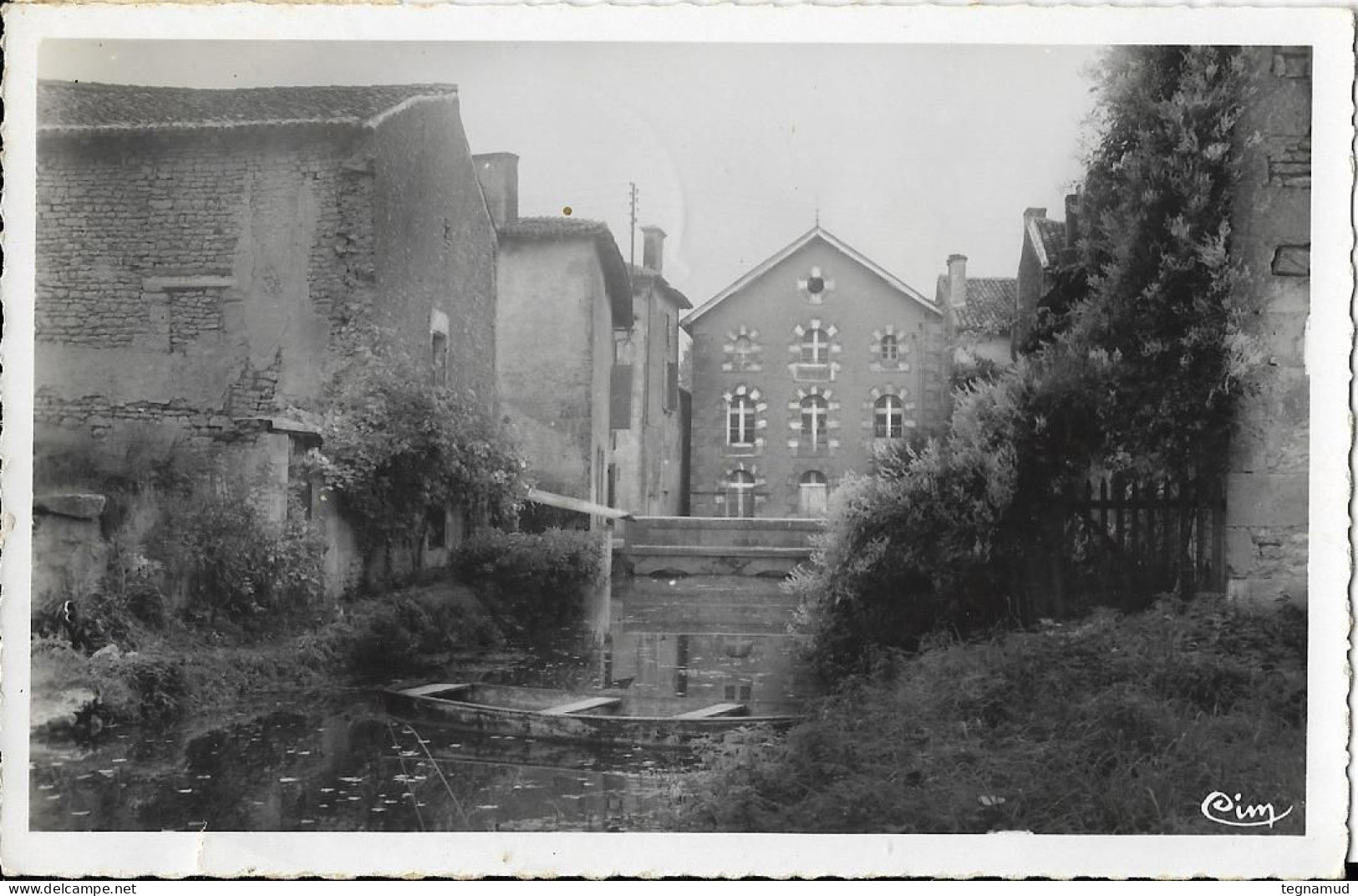 VOUILLE LA BATAILLE - Moulin Sur L'Auxance - Vouille