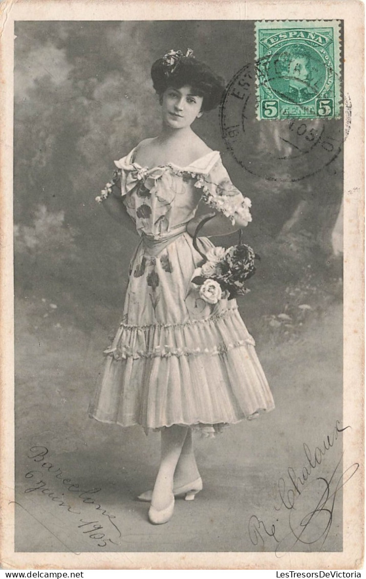 FANTAISIE - Femme - Jeune Femme Aux épaules Dénudée - Bouquet De Fleurs - Carte Postale Ancienne - Frauen