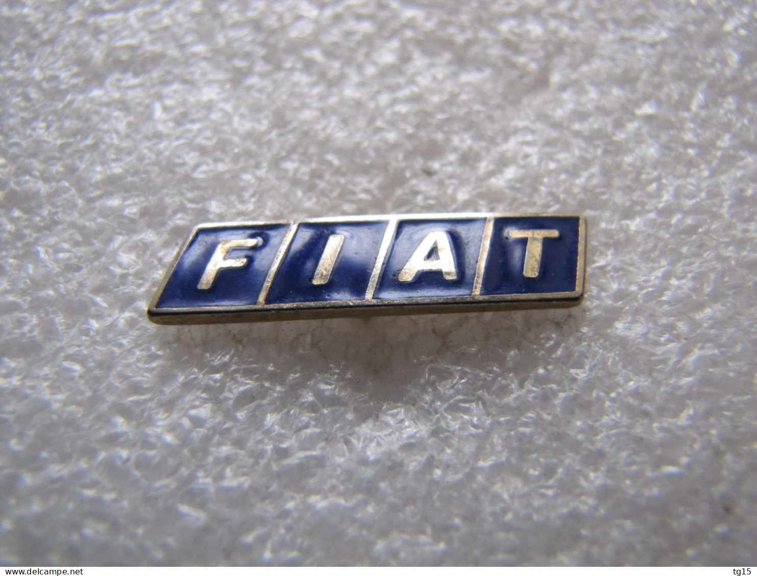 PIN'S    LOGO  FIAT    Email Grand Feu - Fiat