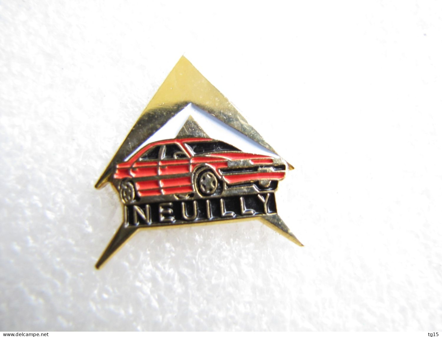 PIN'S    CITROËN  XANTIA   NEUILLY - Citroën