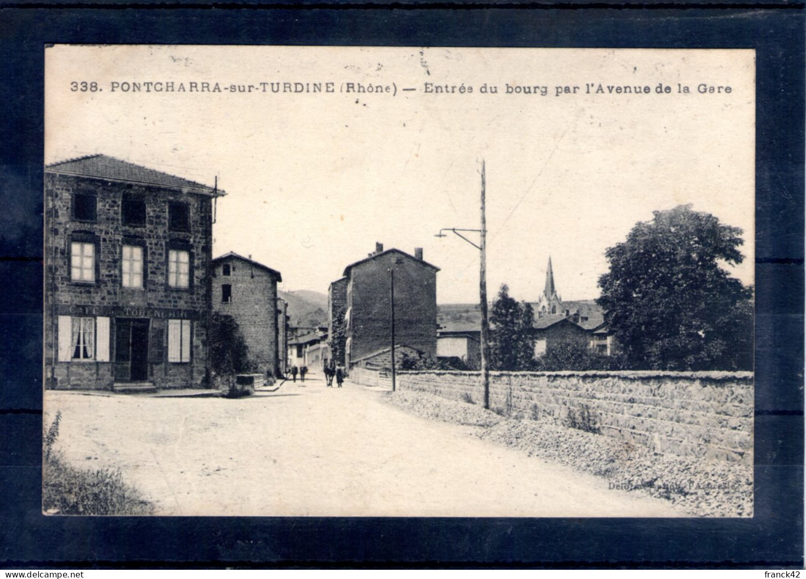 69. Pontcharra Sur Turdine. Entrée Du Bourg Par L'avenue De La Gare - Pontcharra-sur-Turdine