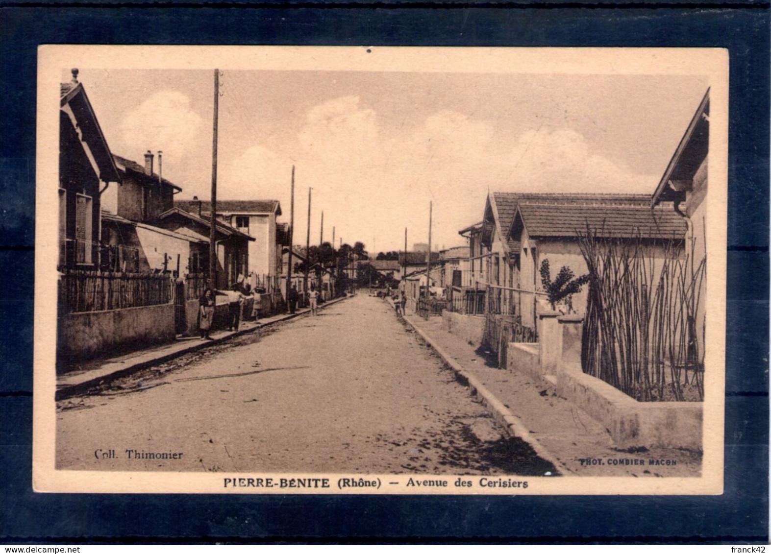69. Pierre Bénite. Avenue Des Cerisiers - Pierre Benite