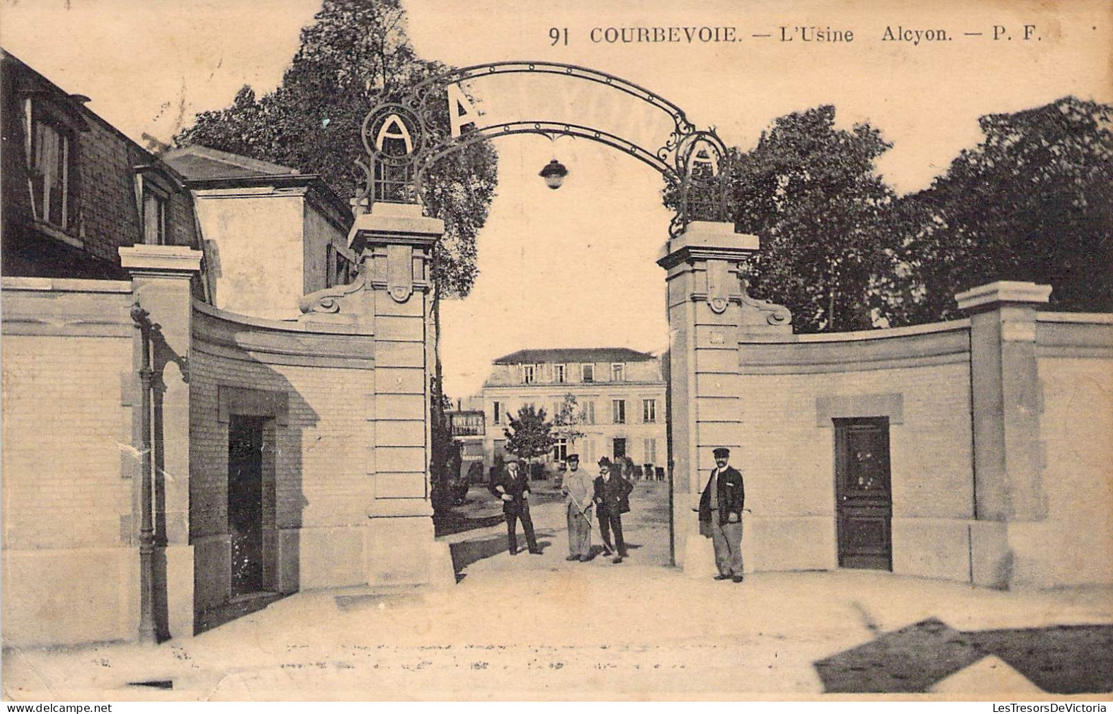 France - Courbevoie - L'usine - Alcyon - Animé -  Carte Postale Ancienne - Courbevoie