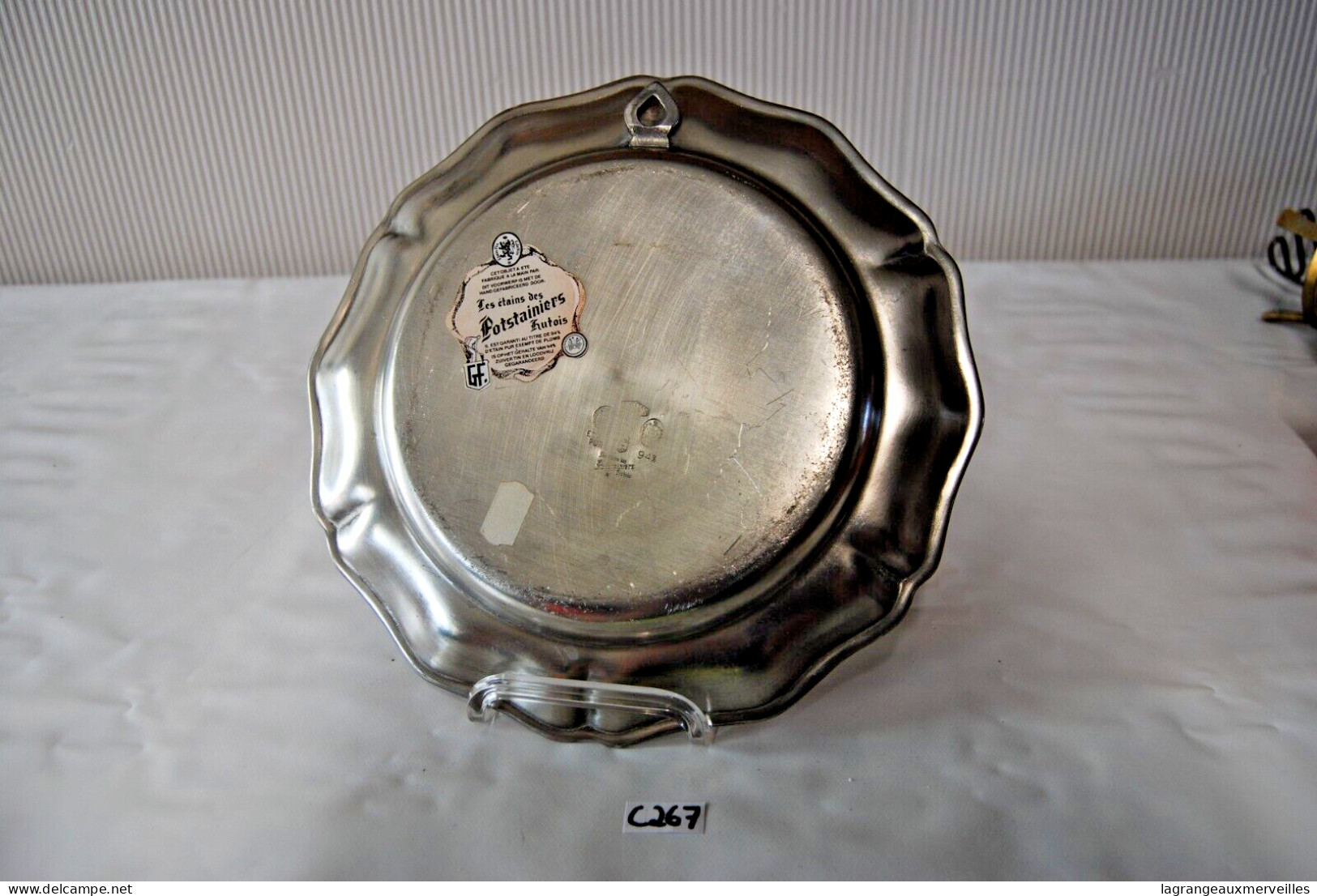 C267 Assiette Souvenir En étain - Hainaut - Postainiers Hutois - Etains