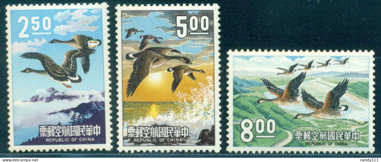 1969 Bean Geese In Flight, Mountains, Sea, Goose,China Taiwan, Mi.731,MNH - Oies