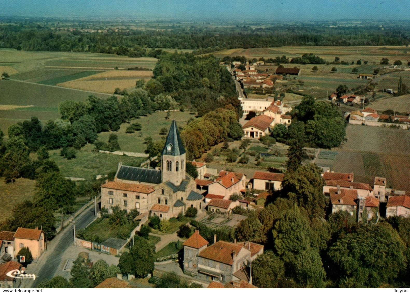 Culhat - Vue Aérienne Sur L'église Et L'hôtel LACROIX - Cunlhat