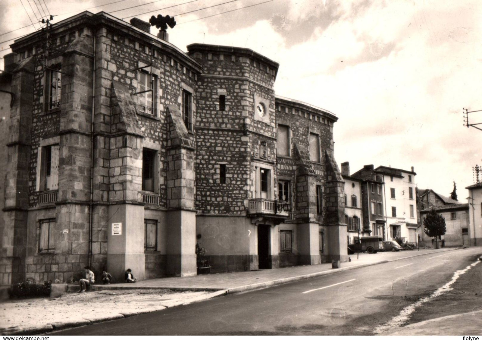 Lezoux - Hôtel De Ville Et Route De Clermont Ferrand - Lezoux