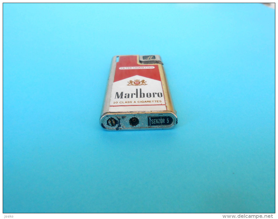 MARLBORO .... 20 class A cigarettes ... vintage gas lighter * Old essence plus légère Alte Benzinfeuerzeug gasoline