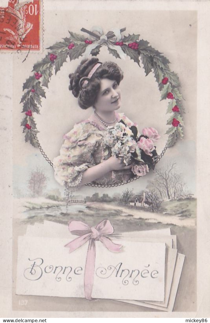 Bonne Année --- Femme Avec Fleurs Et  Jolie Robe (animée).................à Saisir - Nouvel An
