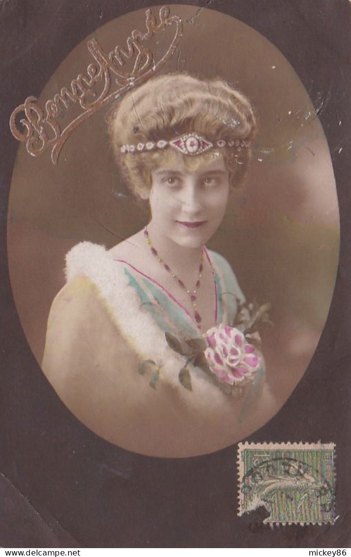 Bonne Année--1918--Portrait De Femme , Fleurs ,  Jolie Coiffure   ...(animée) ..............à Saisir - Nouvel An