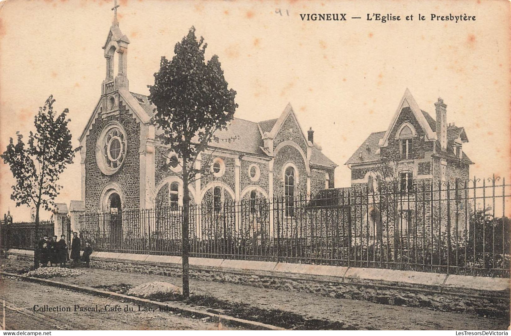 FRANCE - Vigneux - L'église Et Le Presbytère -  Carte Postale Ancienne - Vigneux Sur Seine