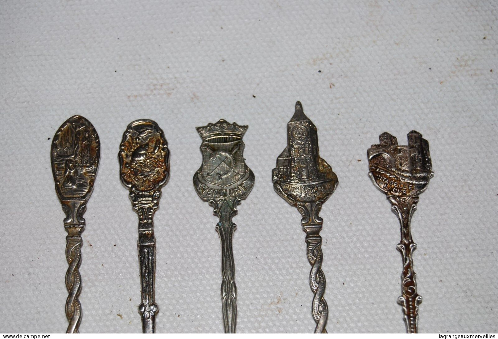 C165 5 Cuillères - Métal - Souvenir - Wenduine - Namur ... - Spoons