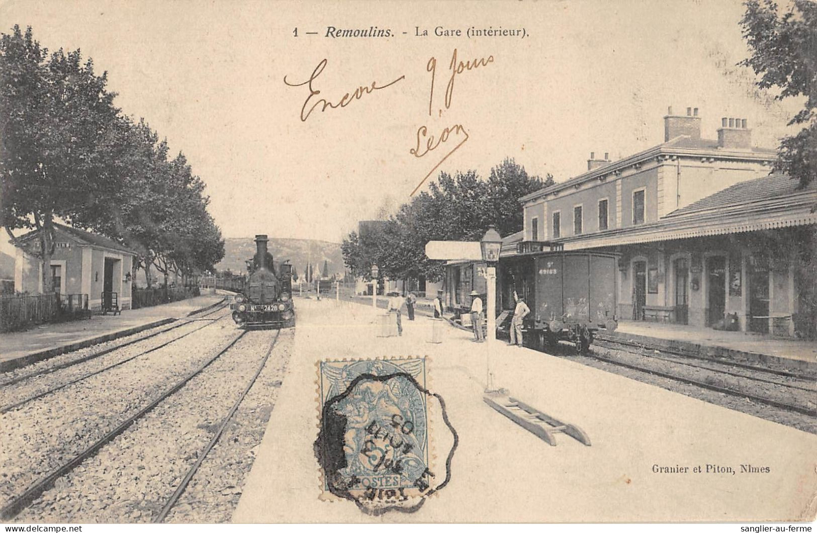 CPA 30 REMOULINS / LA GARE D'INTERIEUR / TRAIN - Remoulins