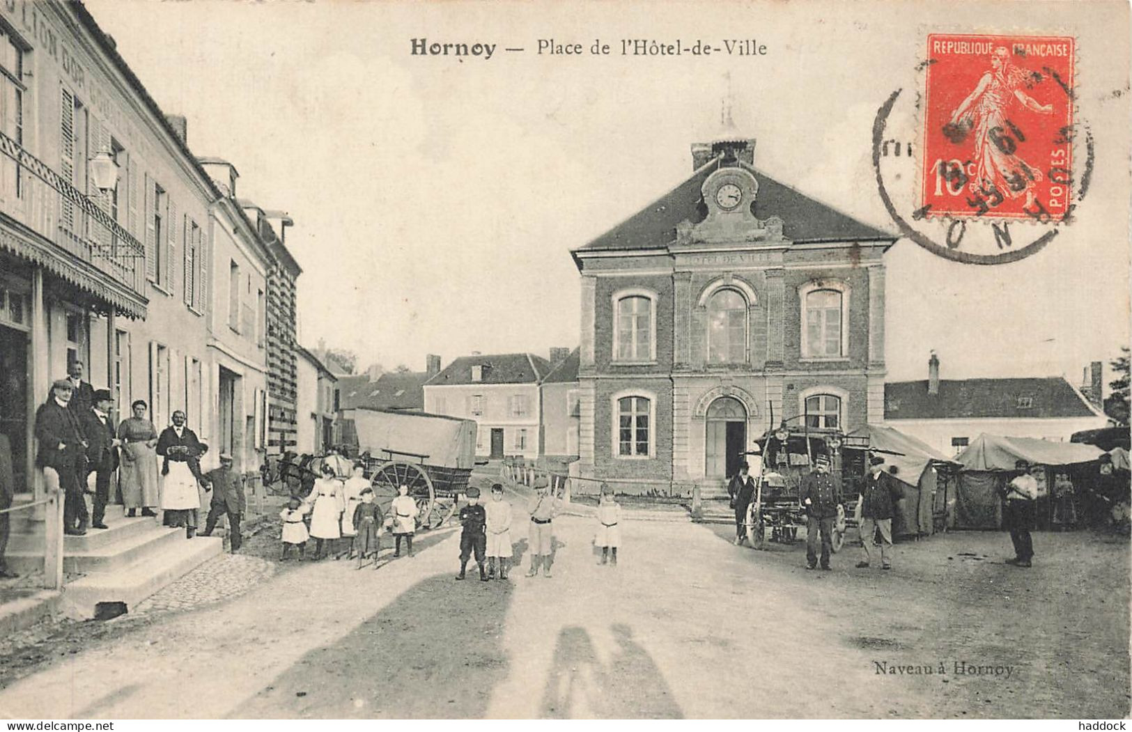 HORNOY : PLACE DE L'HOTEL DE VILLE - Hornoy Le Bourg