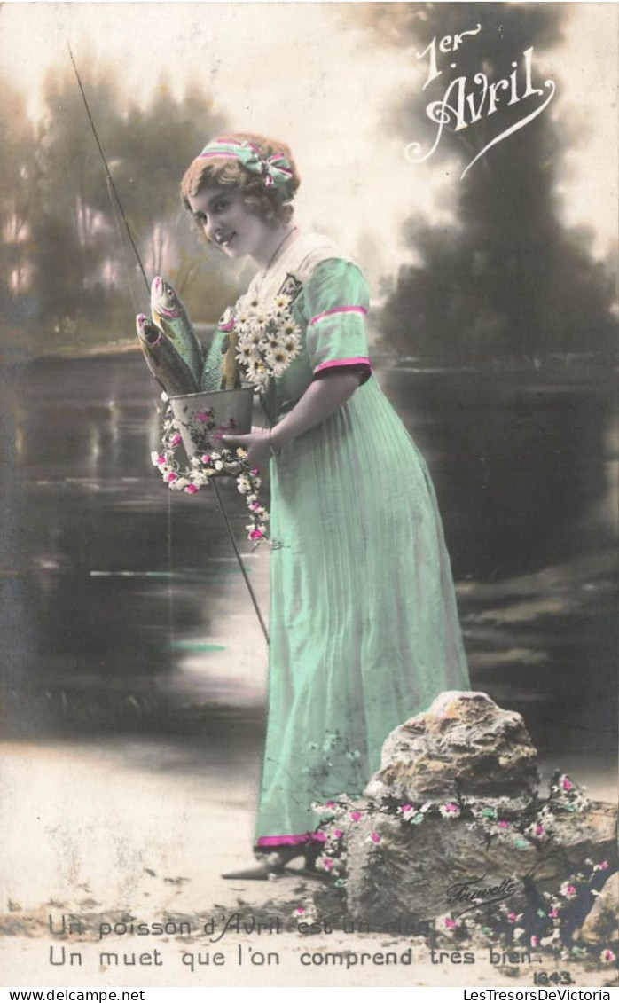 FÊTES - VŒUX - Un Poisson D'Avril - Femme Avec Des Poissons - Carte Postale Ancienne - 1er Avril - Poisson D'avril