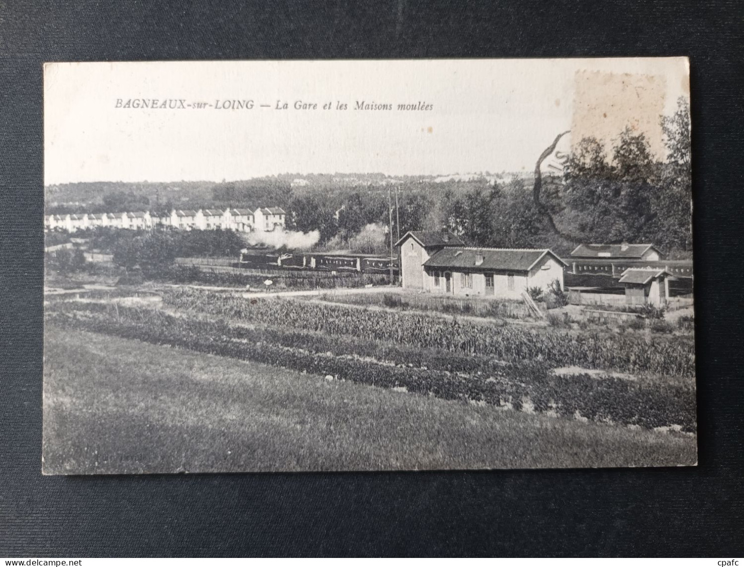 Bagneaux-sur-Loing : La Gare Et Les Maisons Moulées (Train) - Bagneaux Sur Loing