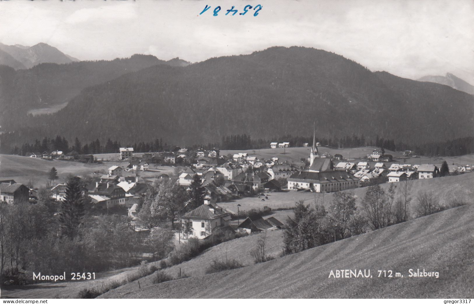 D9877) ABTENAU - 712m - Salzburg - Sehr Schöne Alte FOTO AK Mit Haus DETAILS Im Vordergrund U. Blick Auf Kirche - Abtenau