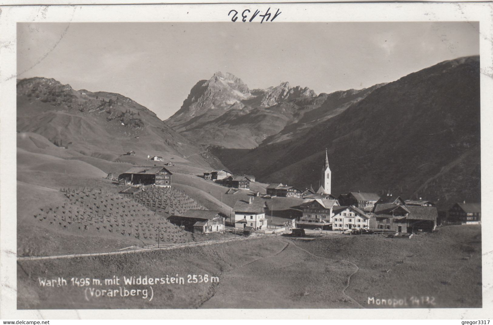 D9899) WARTH 1495m Mit Widderstein - Vorarlberg  - Straße Richtung Häuser U. Kirche ALT ! FOTO AK - Warth