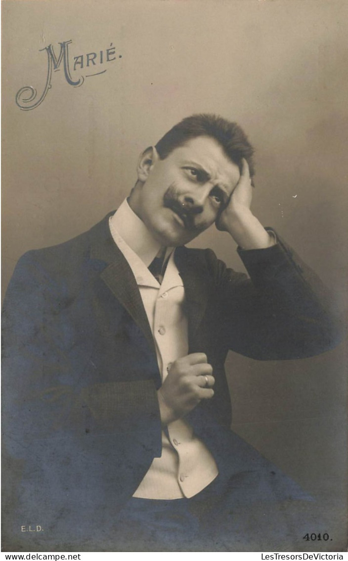 FANTAISIES - Un Homme Marié Pensif - Carte Postale Ancienne - Hombres