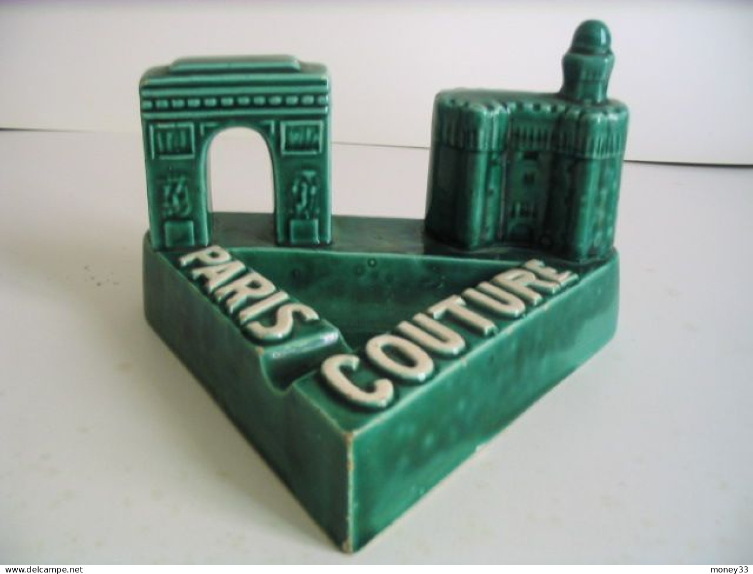 Cendrier " Paris Couture " En Céramique Verte. Arc De Triomphe - Ashtrays