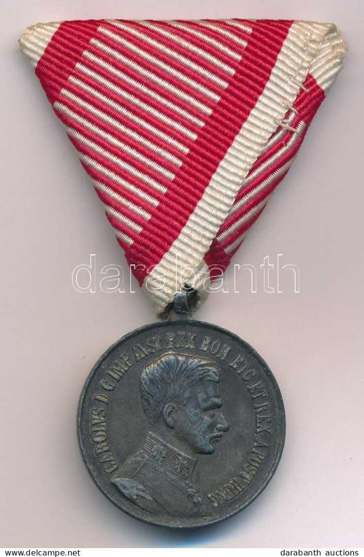 1917. "Károly Ezüst Vitézségi Érem II. Osztálya" Hadifém Kitüntetés Mellszalaggal T:XF Hungary 1917. "Silver Medal For B - Sin Clasificación
