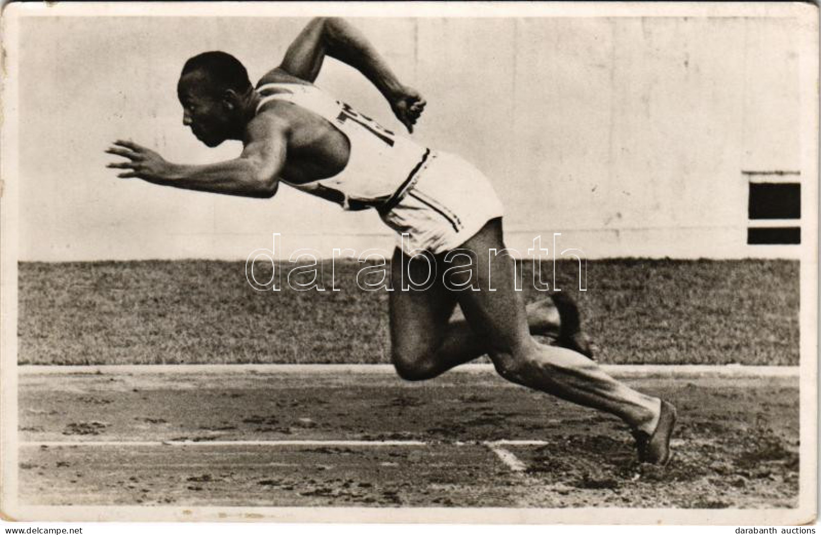 T2 1936 Olympische Spiele Berlin, Jesse Owens (USA) Der Erringer Von 3 Gold-medaillen Startet Zum 200 M Lauf. Phot. Spud - Ohne Zuordnung