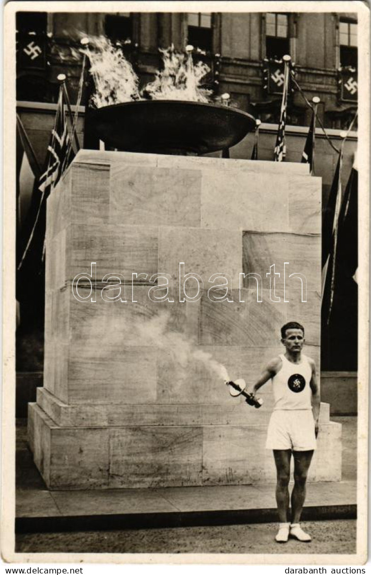 ** T2/T3 1936 Berlin, Eröffnung Der Olympischen Spiele, Der Fackelläufer Vor Dem Altar Am Schloss / 1936. évi Nyári Olim - Zonder Classificatie