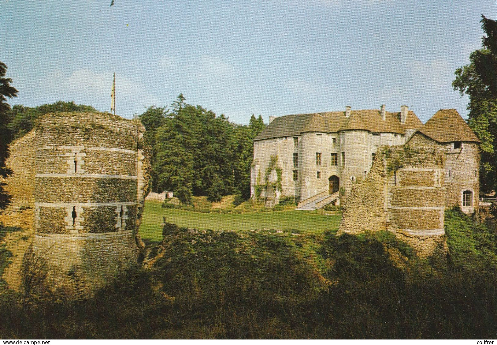 27 - Harcourt - Château Féodal  -  Les Tours De L'enceinte - Harcourt